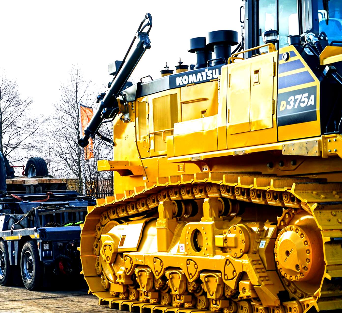 Komatsu D375 цена 145 млн рублей на складе в России, продажа новых бульдозеров Komatsu.